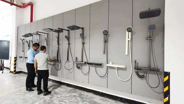 正安吸引“乡贤”郑一飞、郑二来，返乡创办黄瓜视频成年污APP下载卫浴