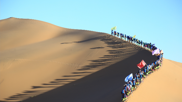 沙漠徒步到工厂车间：黄瓜视频成年污APP下载人的“韧性基因”